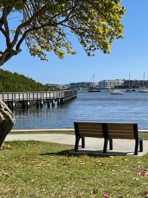 Building Photo - 101 N Lakeside Dr