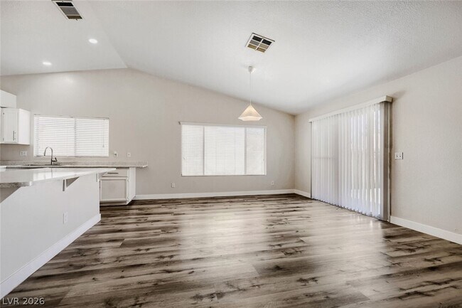 Building Photo - 5115 N Vista Del Rancho Way