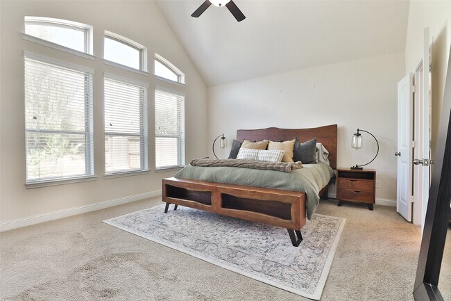 Building Photo - 2215 Tonkawa Trl