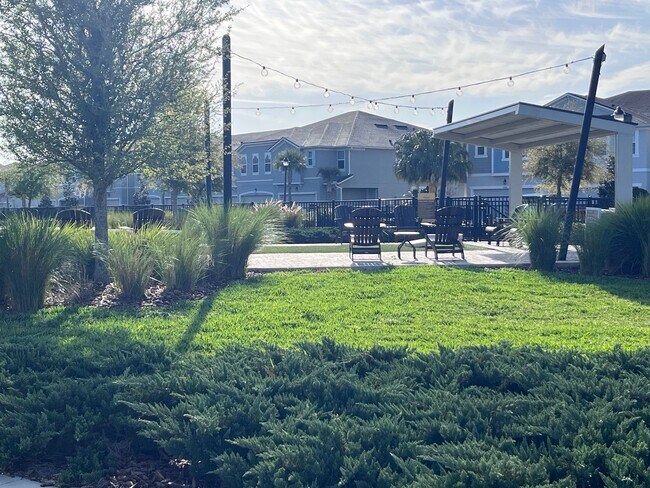 Building Photo - Beautiful 3 bedroom, 2.5 bathroom, 1 car garage townhouse for rent in Lutz!