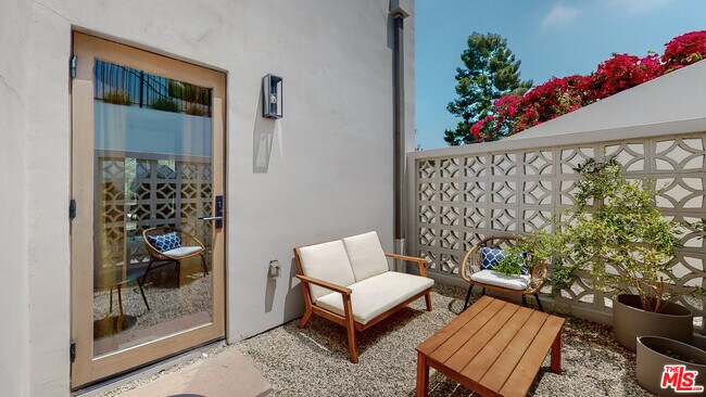 Building Photo - 4865 Wicopee Ave