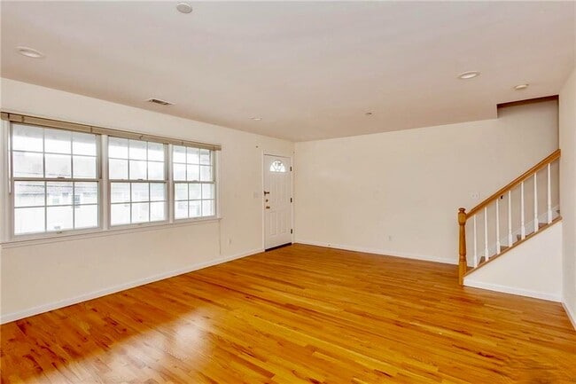 Building Photo - Impeccable 3 Bedroom Townhouse With Upscale Features $5500