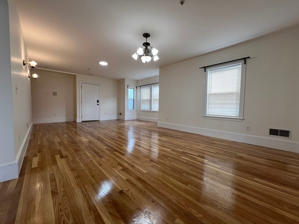 Building Photo - 128 Buttonwood St