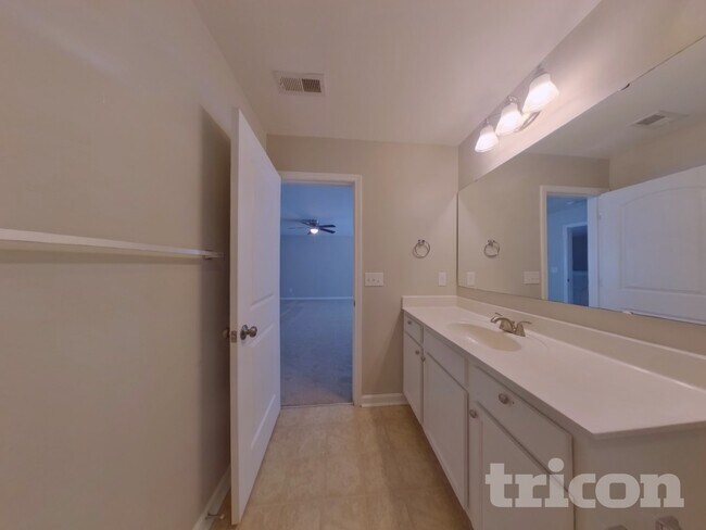 Building Photo - 2480 Marthas Ridge Dr