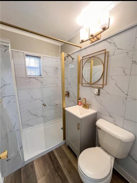 Walk-in Shower - 6439 Chestnut Ave