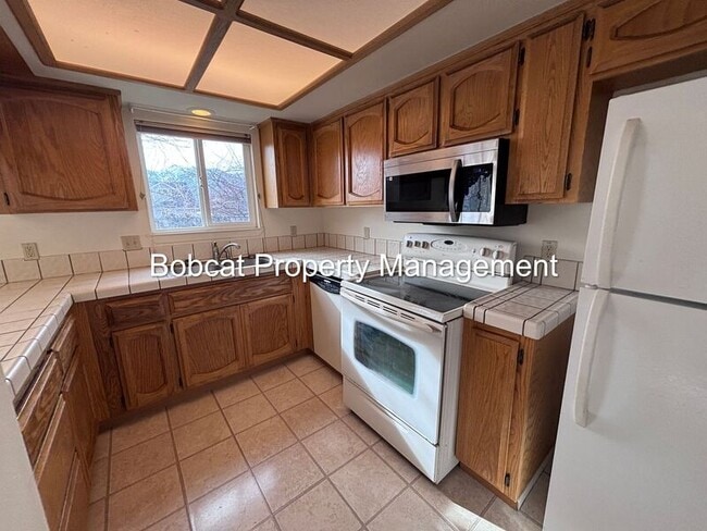 Building Photo - 1420 Douglas Ave