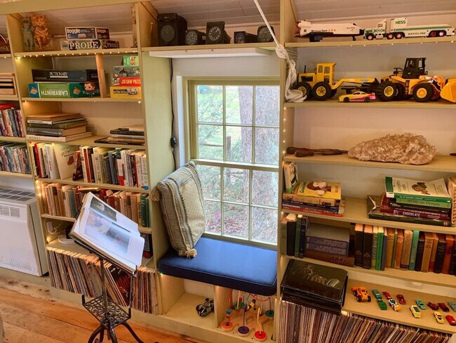 Building Photo - 1357 Canal Rd