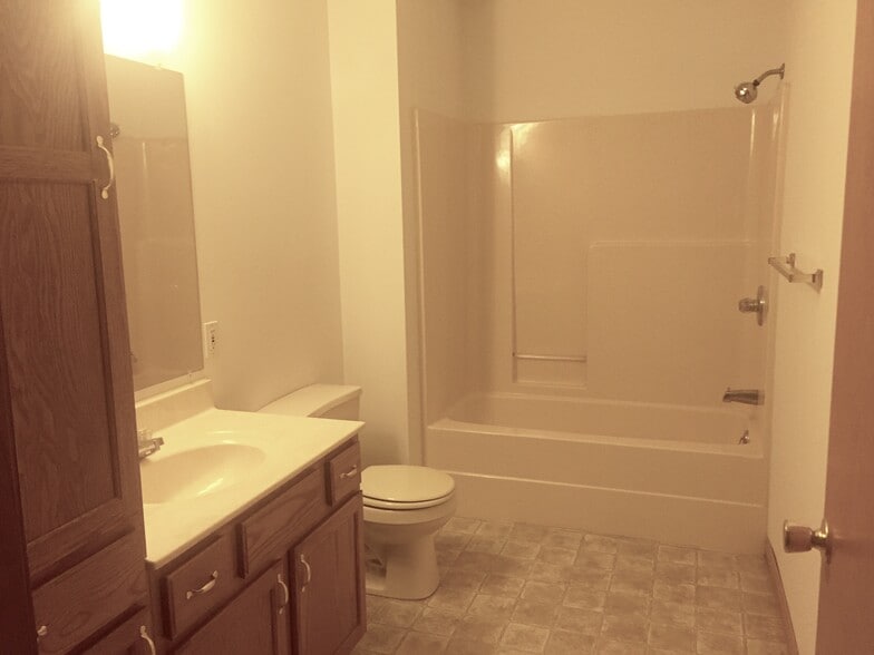 Building Photo - 1503 Blue Bonnet St