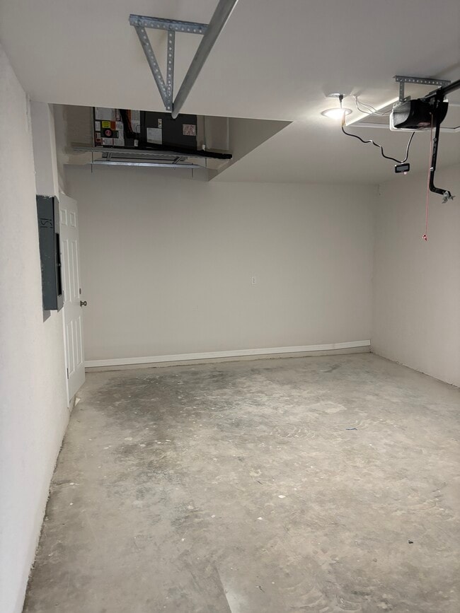 Building Photo - 1045 SE 11th Terrace