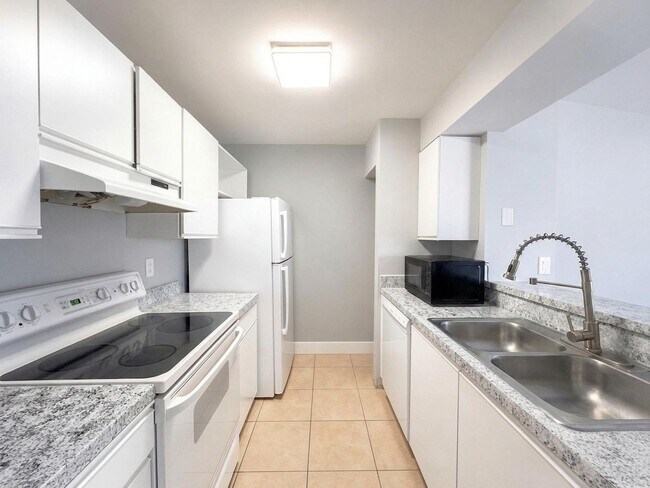 Building Photo - 150 Santa Clara Dr