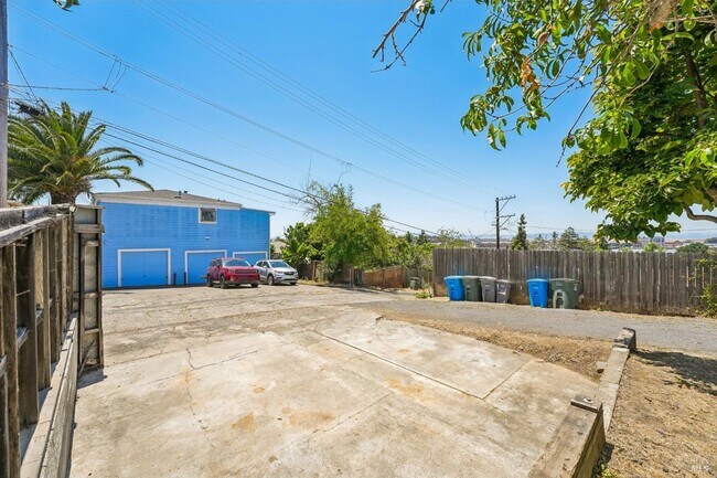 Building Photo - 517 Branciforte St