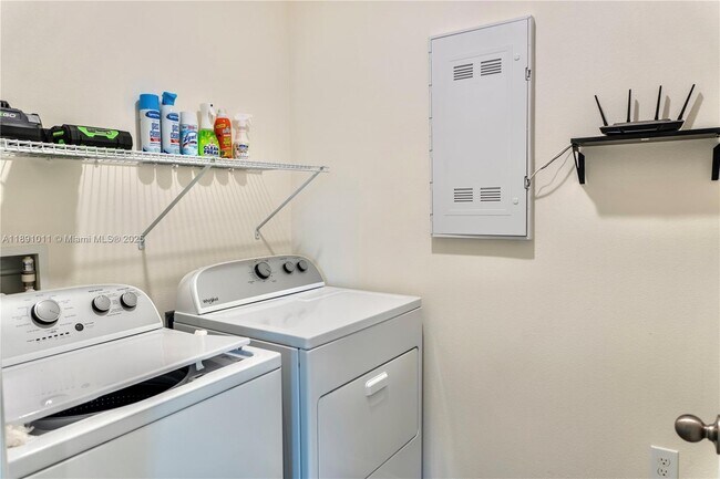 Building Photo - 2025 Doe Run Dr