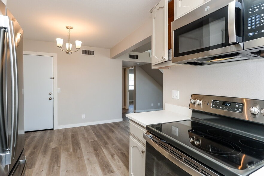 Building Photo - 235 N 22nd Pl