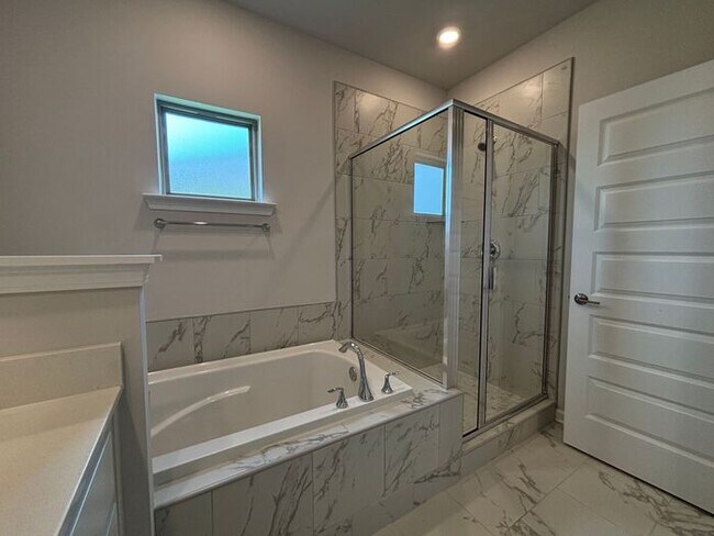 Building Photo - Look and lease in Athens