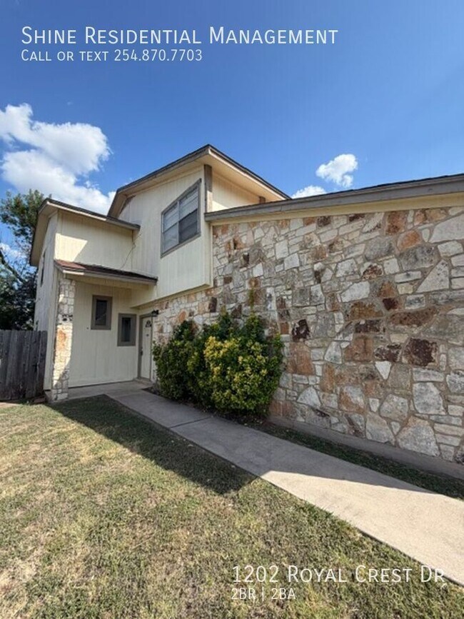 Building Photo - 1202 Royal Crest Dr