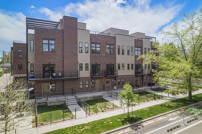 Building Photo - 3148 W 29th Ave