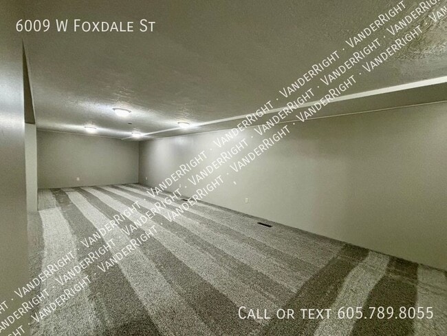 Building Photo - 6009 W Foxdale St