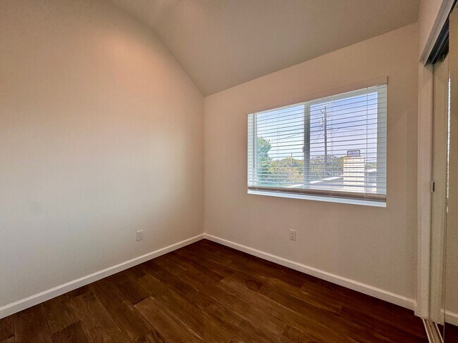 Building Photo - 1268 Prospect St