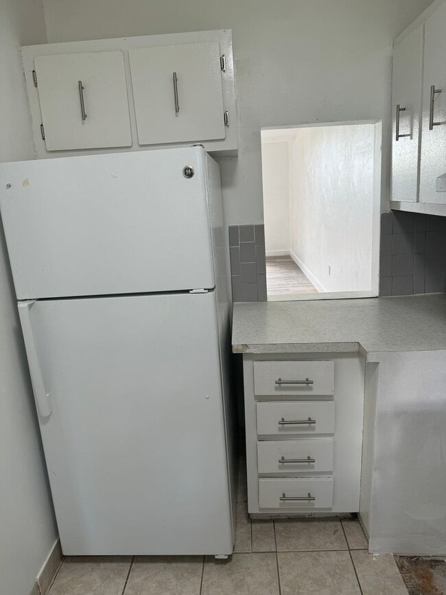 Building Photo - Spacious 3-Bedroom, 2.5-Bathroom Condo – P...