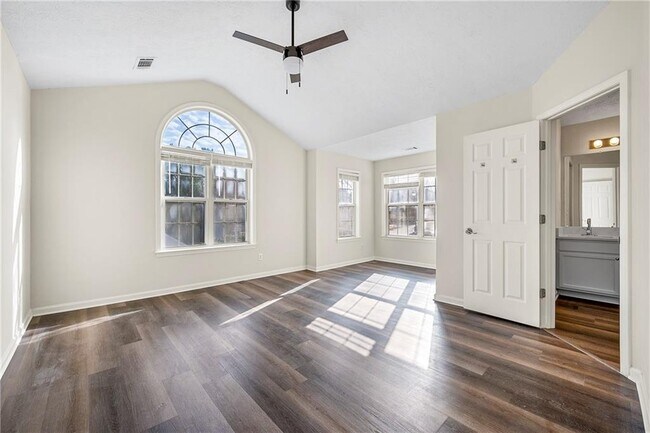 Building Photo - 3300 Northcliff Dr