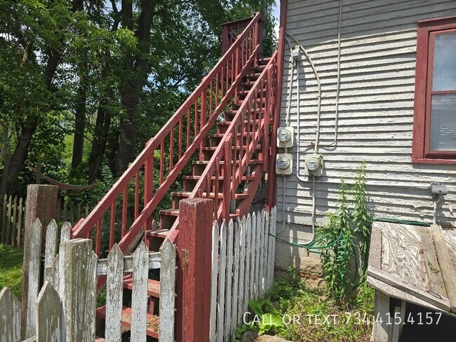 Building Photo - 110 E Summit St