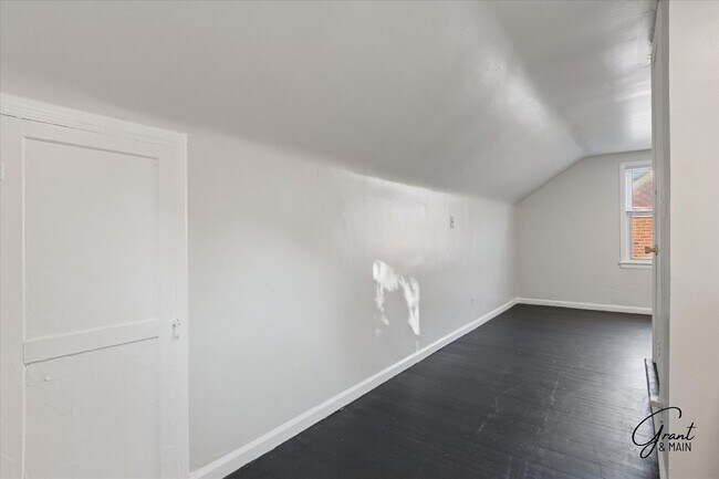 Building Photo - 3 bedroom bungalow - $1,200