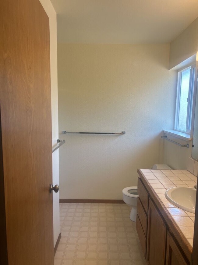 Building Photo - 2149 Woodcrest Ct