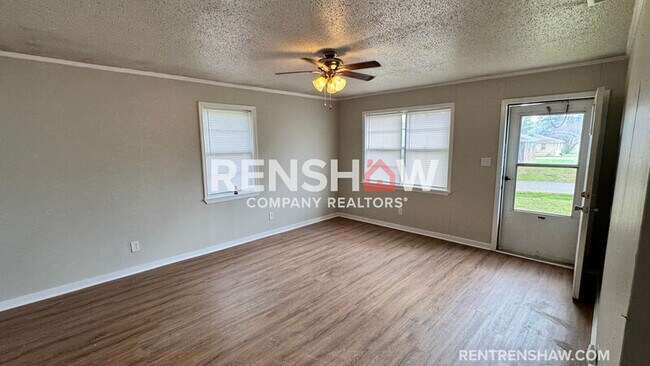 Building Photo - 10 Navy Dr