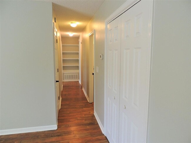 Building Photo - 19 Ashwood Dr