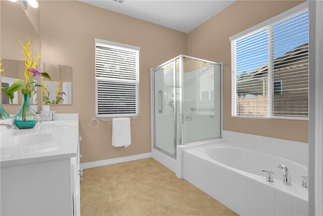 Building Photo - 515 Omar St