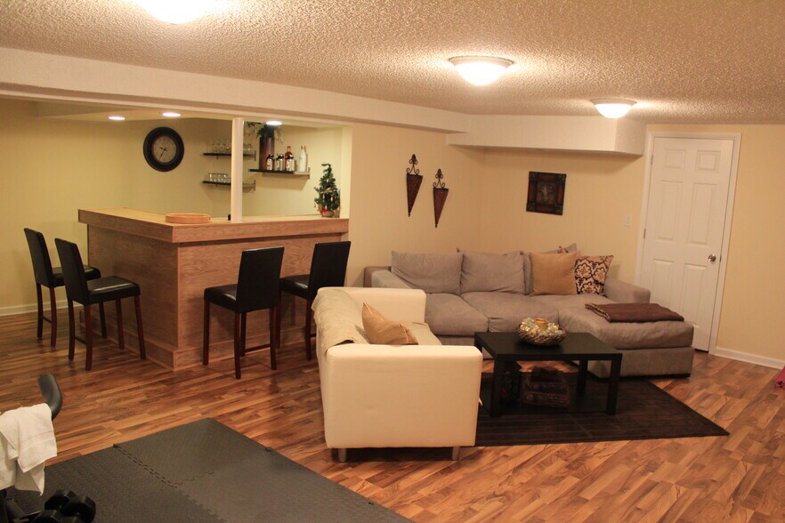 Building Photo - 14455 Jefferson Ave