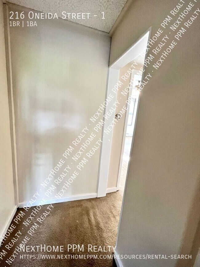 Building Photo - 216 Oneida St