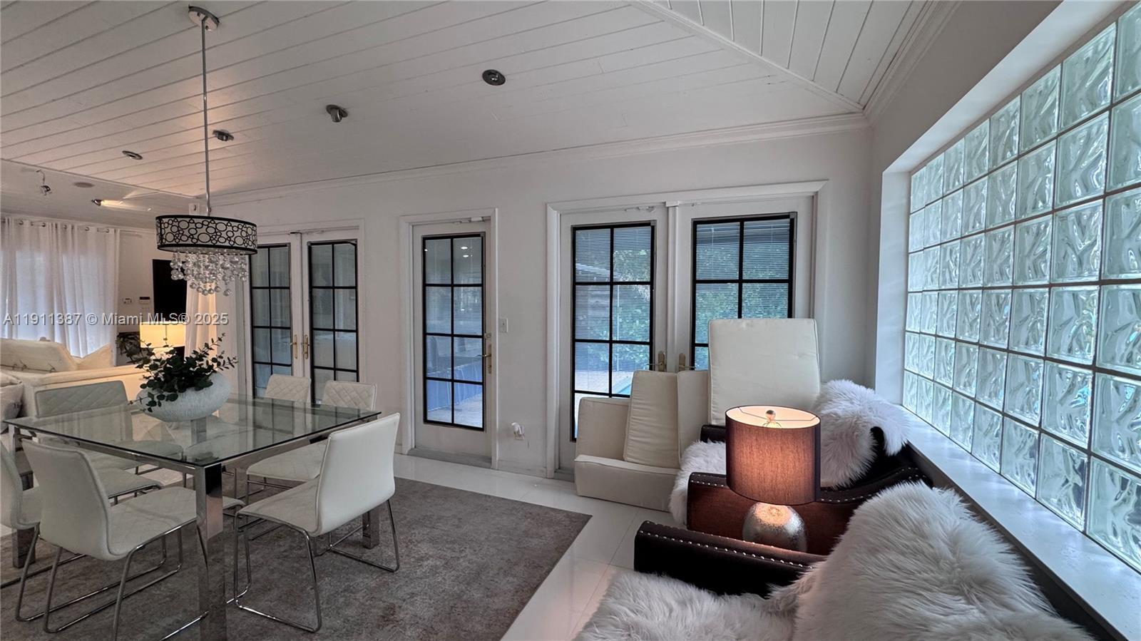 Building Photo - 1332 Van Buren St