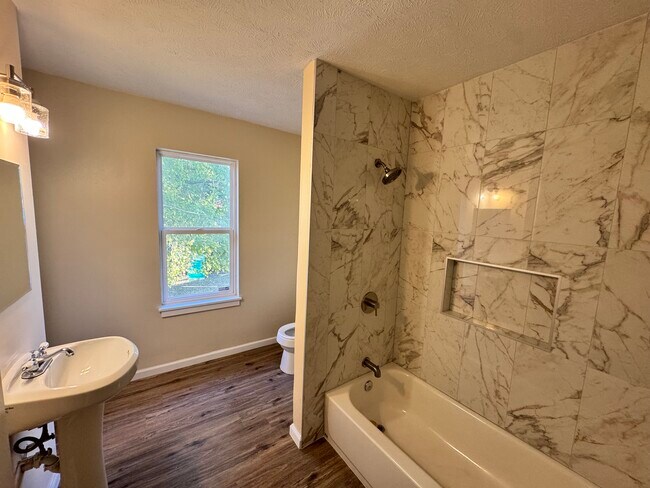 Building Photo - Fulton Duplex