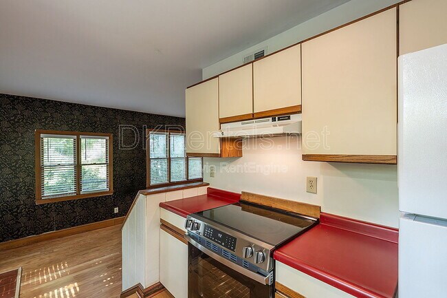 Building Photo - 425 Ansley St