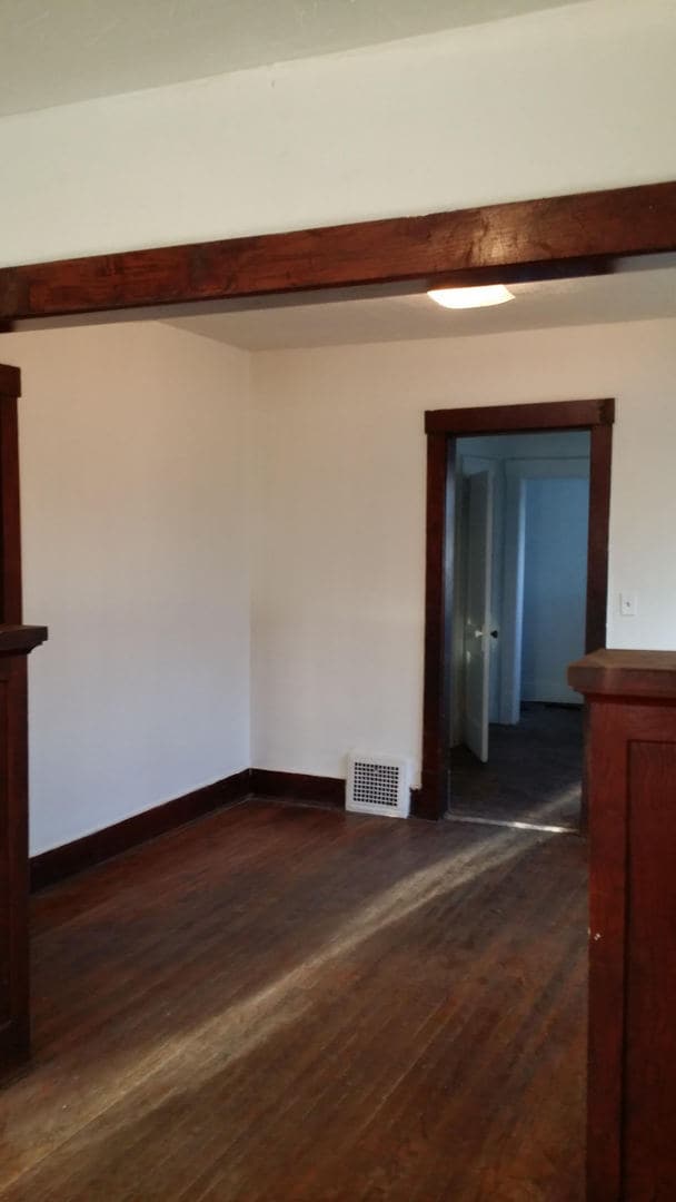 Building Photo - 3 bedroom 1 bath house!