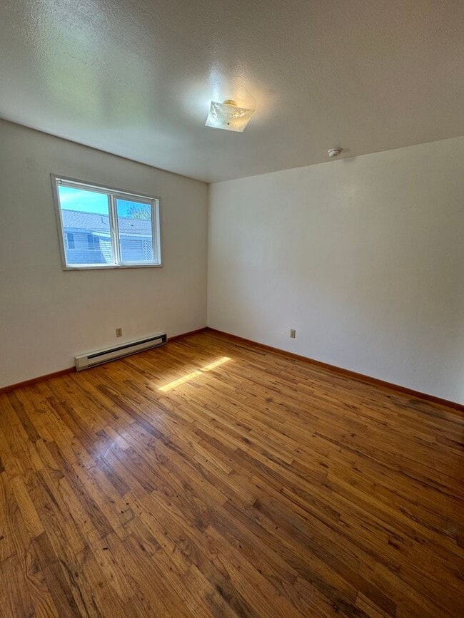 Building Photo - 2bdrm, 1 bath duplex with carport and fenced yard