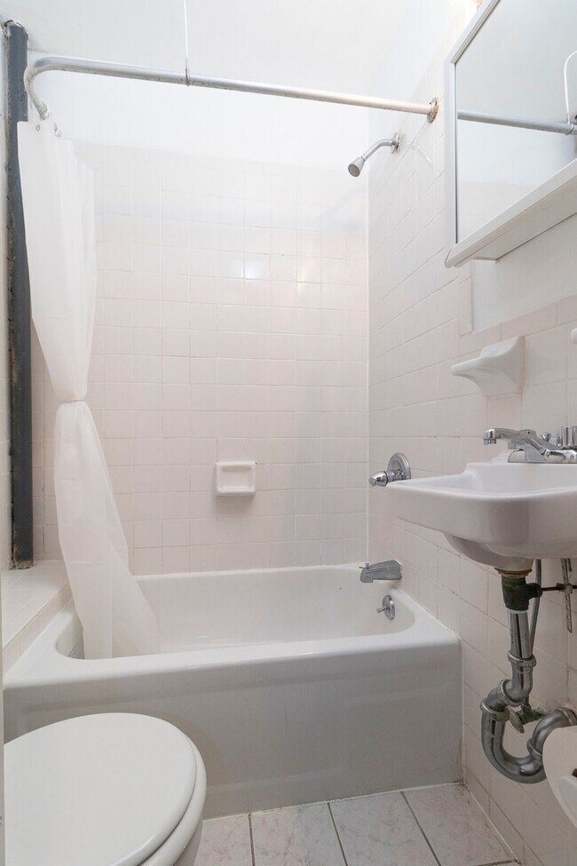 Building Photo - 316 E 96th St