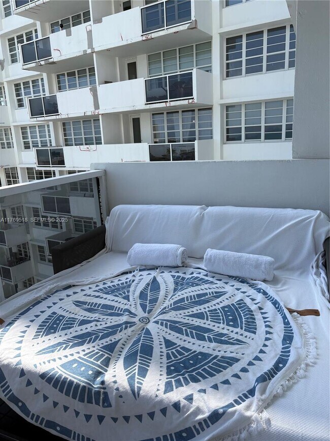 Building Photo - 100 Lincoln Rd