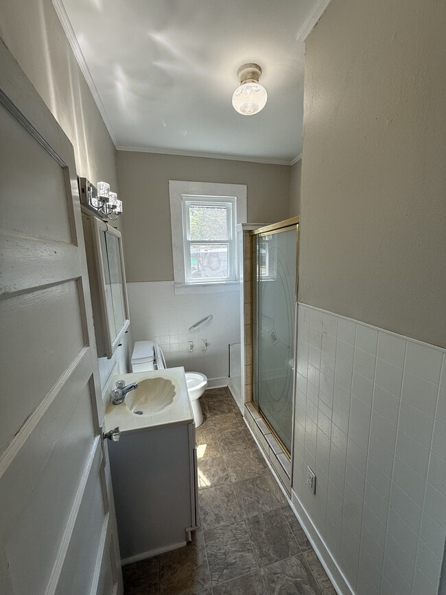 Building Photo - 25 Woodrow Ave