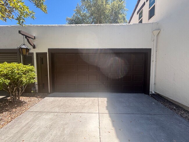 Building Photo - Updated 3 bedroom 2 bathroom Condo in Rincon Valley's Brush Creek Villas with A/C