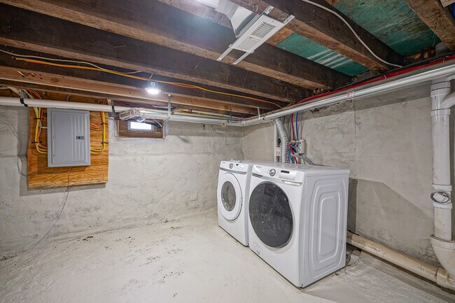 Building Photo - 1335 S Stanley St