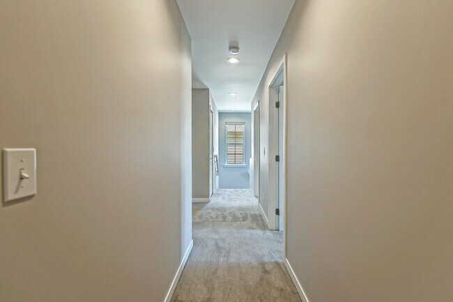 Building Photo - 348 Sedgewood Ln