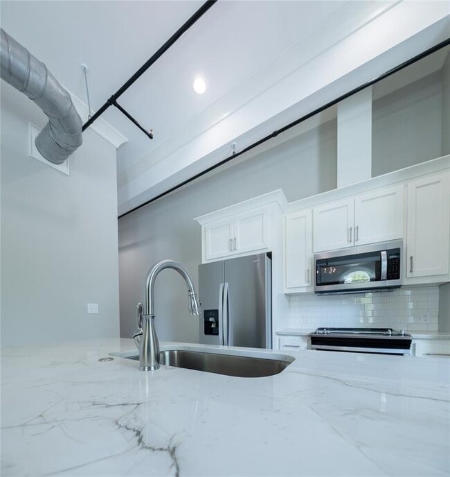 Building Photo - 201-201 W Jefferson St