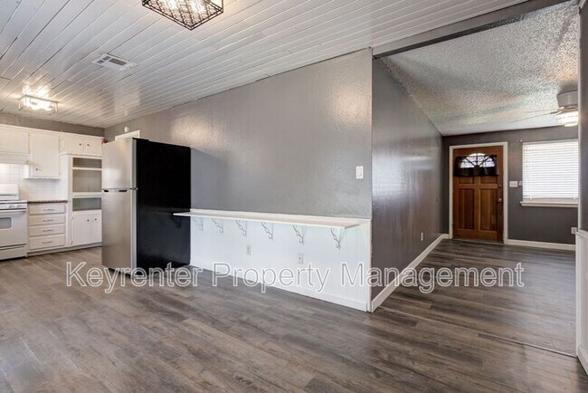 Building Photo - 1117 S Howard Ave