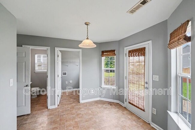 Building Photo - 10521 Barvas St