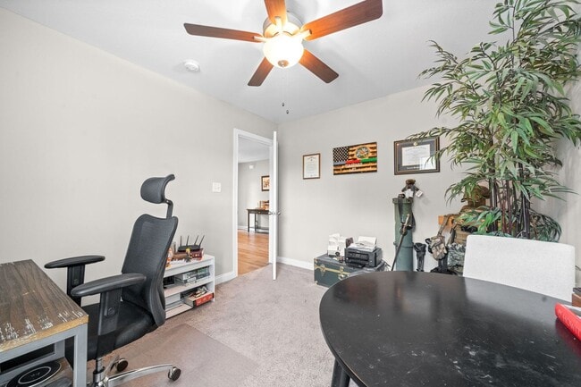 Building Photo - 3 Bed 2 Bath Home For Rent Near Downtown Clarksville!