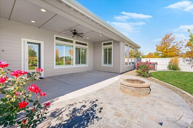 Building Photo - 3 Bedroom. 2.5 Bathroom House in Nampa