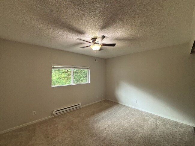 Building Photo - Beautiful updated Condo in Bellevue!