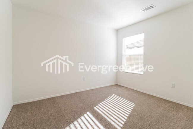 Building Photo - 16 Sourdough Crk Ln